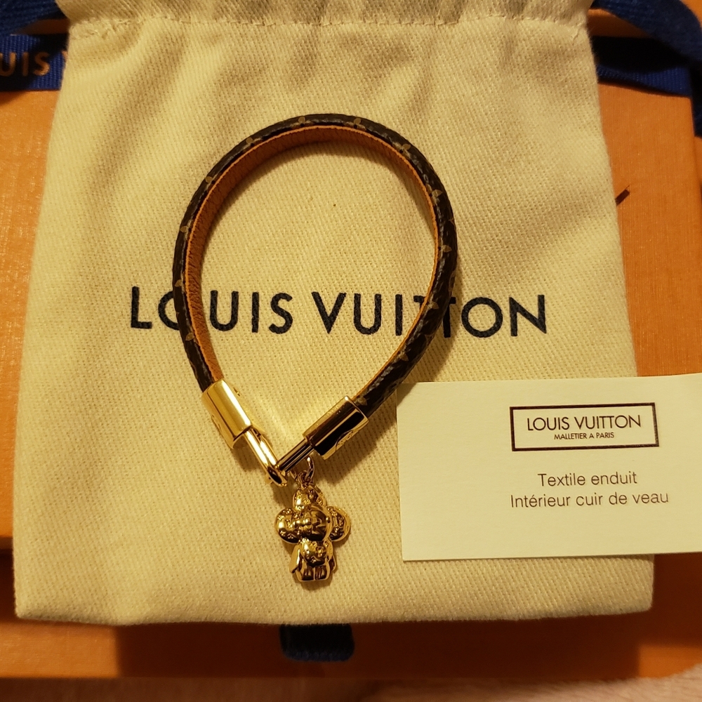 Louis Vuitton Vivienne Bracelet size 17